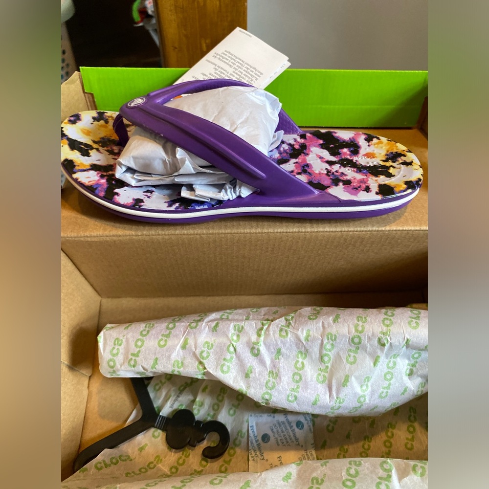 CROCS Neon Purple Tie-Dye Flip Sandal, Size Junior 1.